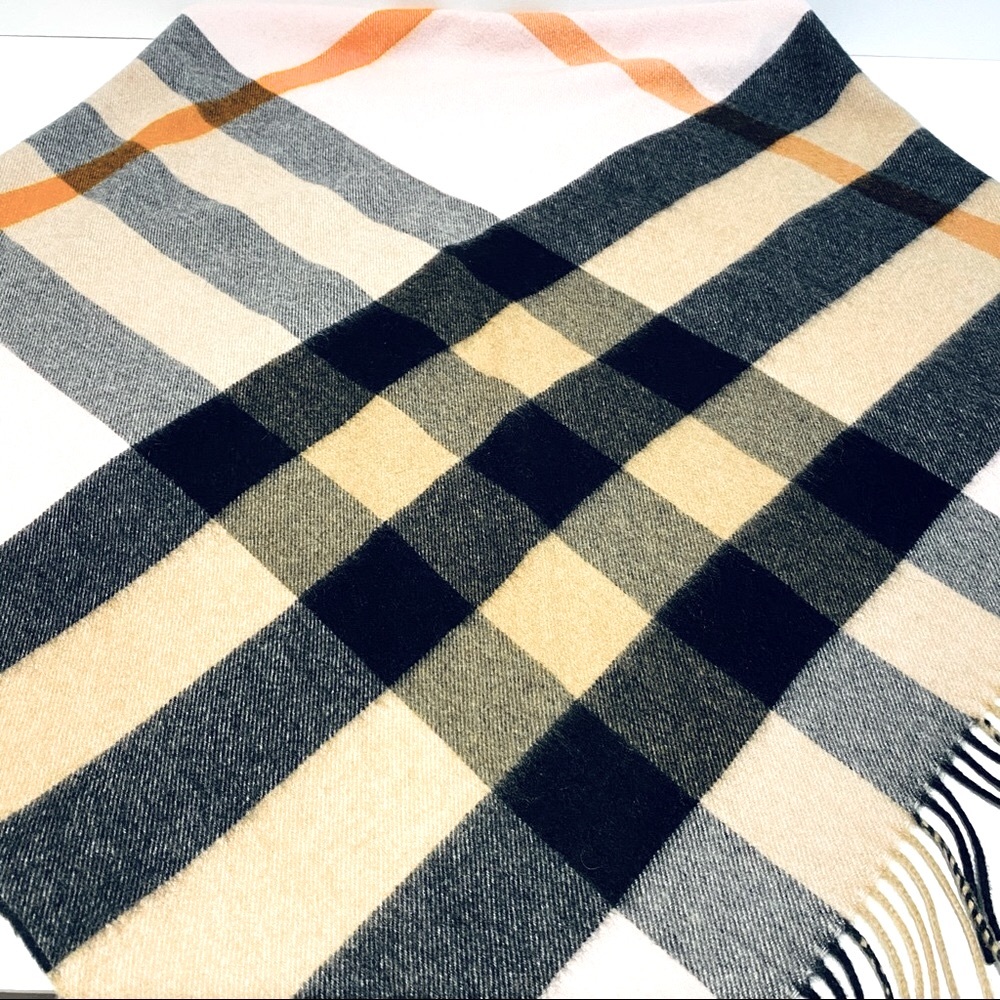 BURBERRY HALF MEGA CASHMERE BANDANA SCARF / WRAP - Picture 5 of 10